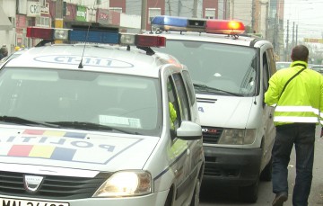 Bănuiţi de comiterea mai multor furturi, cercetaţi în libertate